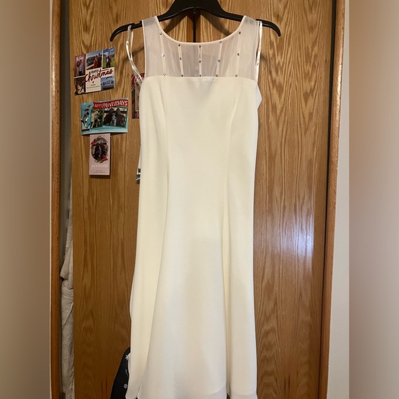 $149 Evan Picone formal cream color illusion neckline & draped back dress Sz 4P - Picture 5 of 15